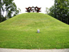 Memorial Complex of the Tuskulenai Peace Park - pod tímto památníkem je dodnes pohřbeno v masovém hrobě na tisíce litevských Židů a dalších civilistů (přesný počet není znám, stromy byly vysázeny zjevně pro zakrytí masových hrobu, většina rodin se rozhodla ponechat ostatky zde namísto jejich exhumace). Po nezávislosti v roce 1990 bylo prozkoumání tohoto místa jedním z prvních úkolů demokratické vlády - byla totiž nalezena kopie jmenného seznamu části obětí zde pochovaných.