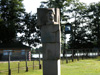 Grutas Parkas - někteří autoři soch se po nezávislosti začali hlásit o autorská práva, jejich sochy byly tedy umístěny pár metrů před oficiální vstupní bránu do parku. Autentický ostnatý drát za sochou byl odstraněn při otevření hranice z Polskem.