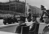Dne 20. dubna 1939 se prezident Emil Hácha účastnil v Berlíně oslav 50. narozenin Adolfa Hitlera. Na snímku společně s říšským protektorem von Neurathem. (Zdroj: ABS)