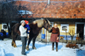 Na dvoře Míšků s koněm Patem, dcera Anastázie s vnukem a matka Anna Míšková (90. léta)