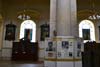 Instalace výstavy Diktatura versus naděje v katedrále Božského Spasitele v Ostravě“ title=