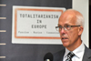 Zahájení výstavy „Totalita v Evropě“: prezident Platformy evropské paměti a svědomí pan Göran Lindblad ze Švédska  (Bratislava, Divadlo Aréna, 17.09.2012)